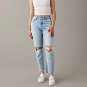 NWT AE Strigid Curvy Ripped Mom Jean